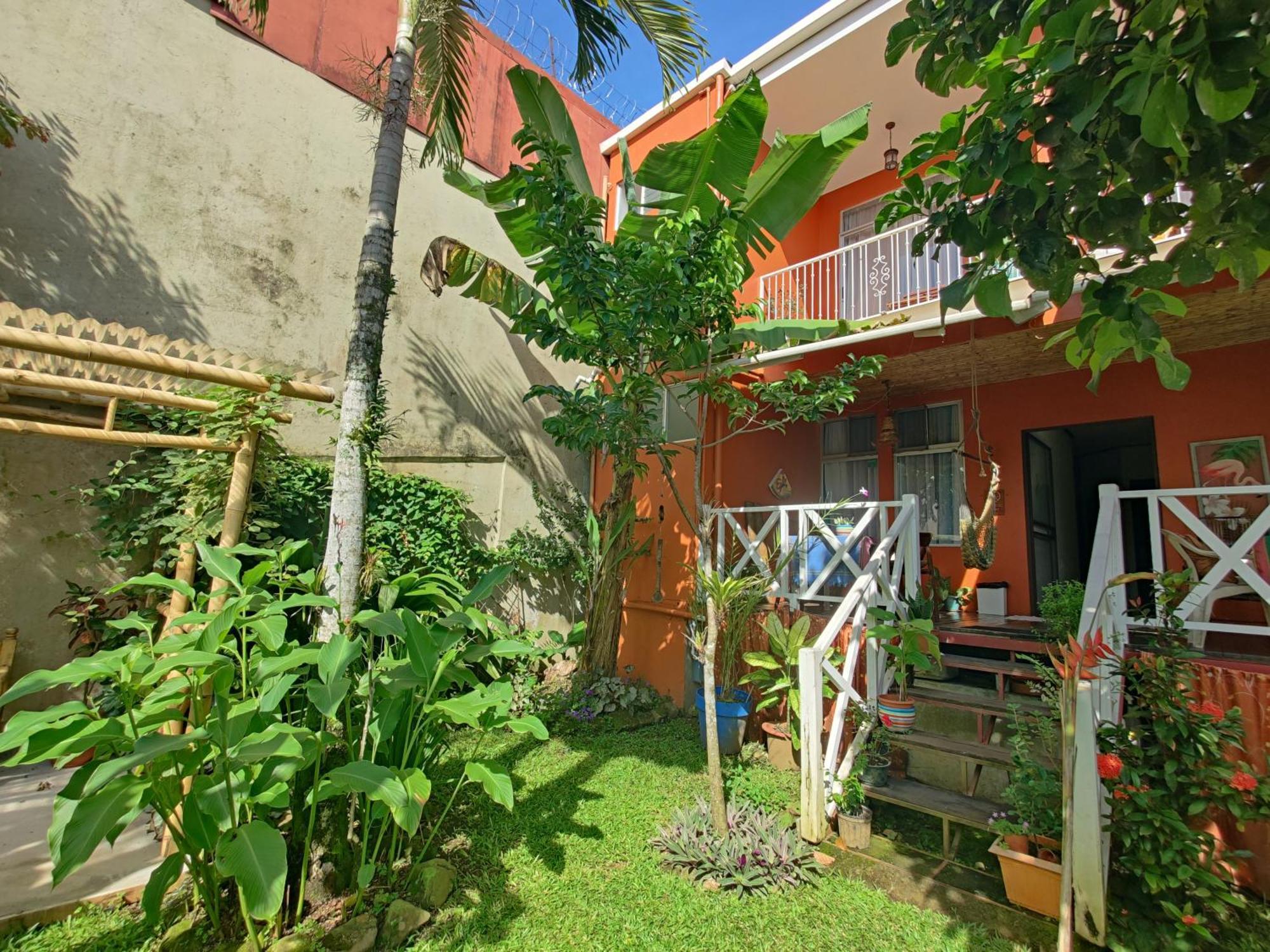 Casa De Lis Hotel & Tourist Info Centre Turrialba Esterno foto